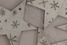 rustic Christmas ornaments – stars with wood burnt snowflakes can be DIYed for your whole space