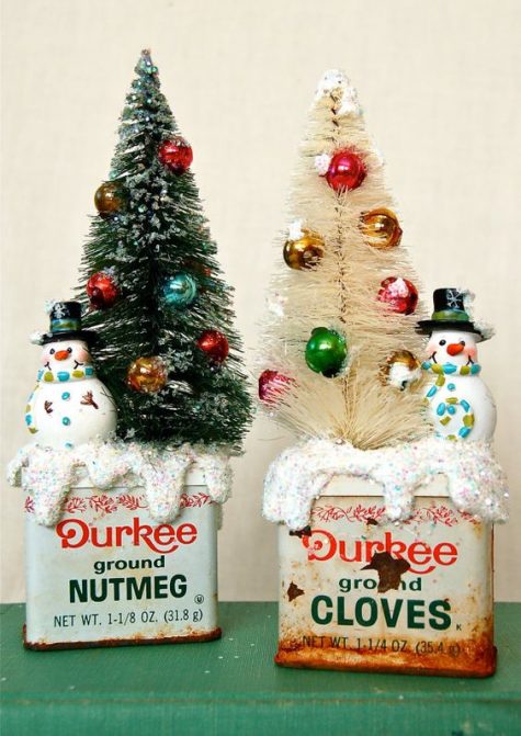 tin cans with bottle brush Christmas trees with vintage ornaments is a cute tabletop decor holiday idea