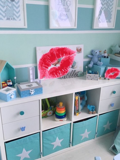 a Kallax shelf with turquoise Drona boxes with stars is a dreamy idea for a kids' room