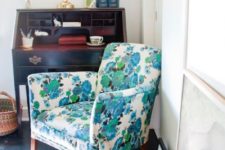 22 a bright floral chair and a bold printed rug make this little nook veyr bold and very eye-catching
