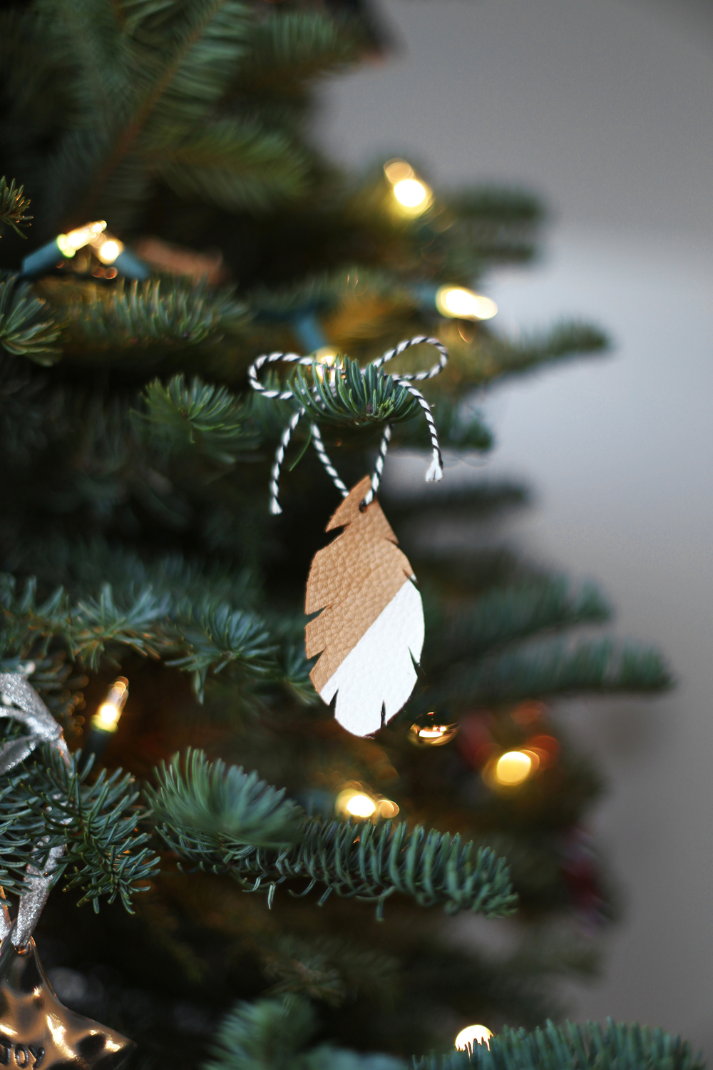 DIY boho leather feather Christmas ornament (via www.kristimurphy.com)