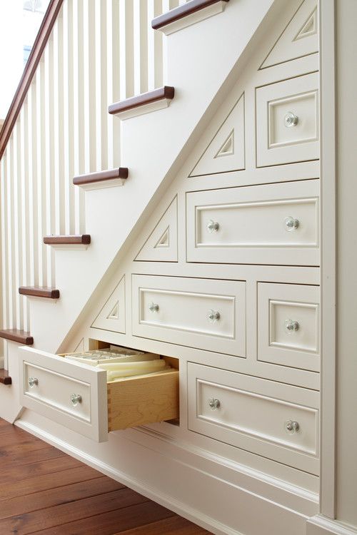 a neutral staircase with drawers that allow storign a lot fo things inside without creating visual clutter