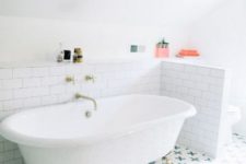 06 white subway tiles around the bathtub and blue mosaic ones on the floor for a refined bathroom