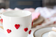 DIY Valentine’s Day mugs with 3D red hearts
