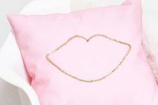 DIY no sew sequin Valentine lips pillow