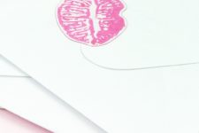 DIY kissy lip seals for Valentine notes, cards and gifts