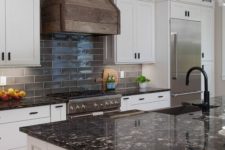 20 dark quartz countertops are a chic idea, especially to create a contrast in a neutral kitchen