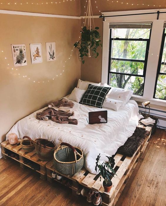 a cozy pallet bed with storage space inside and on top – place whatever you want there