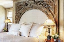 26 a refined vintage bedroom with a vintage shabby chic wooden frame – a part of an old gate that wows