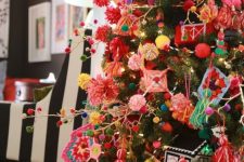 08 a super colorful Christmas tree decorated with bright pompom garlands and ornaments, with tassels, macrame and various yarn decor looks fun