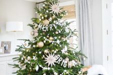 modern christmas tree decor in white and gold