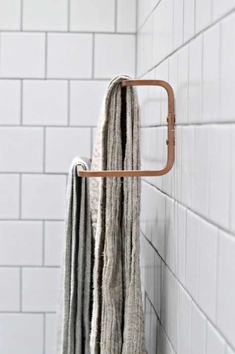 an Ikea Hjalmaren towel rail spray painted copper for a more chic look - spray paint it any color you like