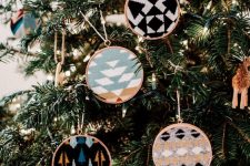 22 pretty and easy tribal Christmas ornaments made of embroidery hoops and bright pritned fabric are great for boho Christmas