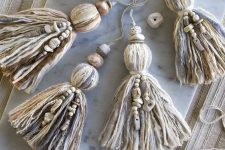 23 simple boho tassel ornaments of tassels with beads can be easily made by you – as many as you need to decorate the tree and the space
