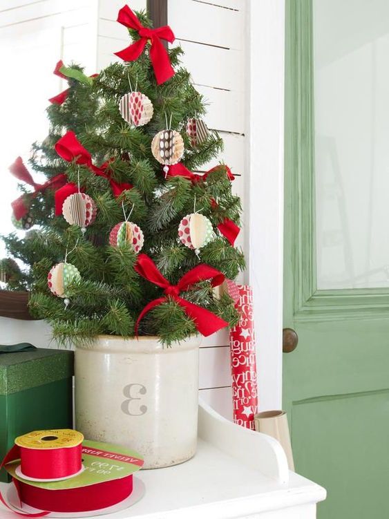 82 Beautiful Tabletop Christmas Tree Decor Ideas - Shelterness