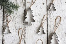 vintage metal cookie cutters with twine make up ideal and cool Christmas ornaments with a strong rustic feel