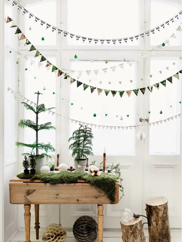 Christmas banners and garlands made of little ornaments are great to style a window for the holidays