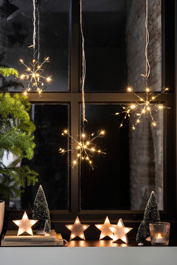 ligth snowflakes hanging on the window will give a modern holiday feel to the space and make it cooler