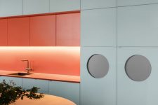18 a minimalist kitchen done in pale blue and orange is a bold idea, the two colors contrast each other and create an unforgettable combo