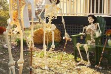 a simple and cozy skeleton scene with skeletons playing squash is a gorgeous solution for Halloween
