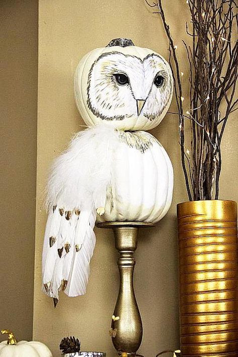 a fall pumpkin owl is a gorgeous decoration for a fall or Halloween space and it looks really fantastic