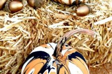 16 bold black, white and orange marble pumpkins are amazing for Halloween, they look extra bold and cool