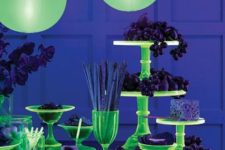 17 bold neon green Halloween sweets table styling that is glowing in the dark is a great ideafor a fun modern party