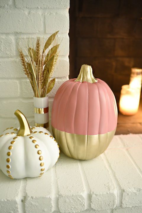 lovely glam pumpkins in pink, gold and white, with gold dots are amazing for a chic and stylish Halloween