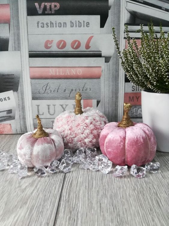 pink velvet pumpkins, crushed and usual velvet ones, with crystals are gorgeous for glam fall and Halloween decor