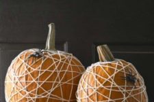 38 pumpkins wrapped with yarn and black spiders are simple and great decoration for Halloween