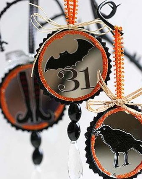 Halloween ornaments with black beads and crystals, with bats, blackbirds and witch's legs, with ribbons and orange touches