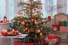 06 a traditional Scandi Christmas tree decorated with cookies and with printed gingham ornaments plus red candles is a great idea