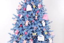 32 a light blue Christmas tree with various ornaments, socks, beanies and plush toys plus lights will be a nice solution for your kids’ room
