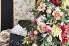 a cute, glam Christmas tree decor idea
