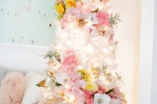 a cute, small white Christmas tree decor idea