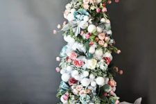 a stylish Christmas tree decor idea