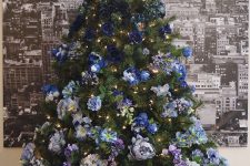 a super catchy ombre Christmas tree with floral decor and lights, from navy to white is a gorgeous color statement