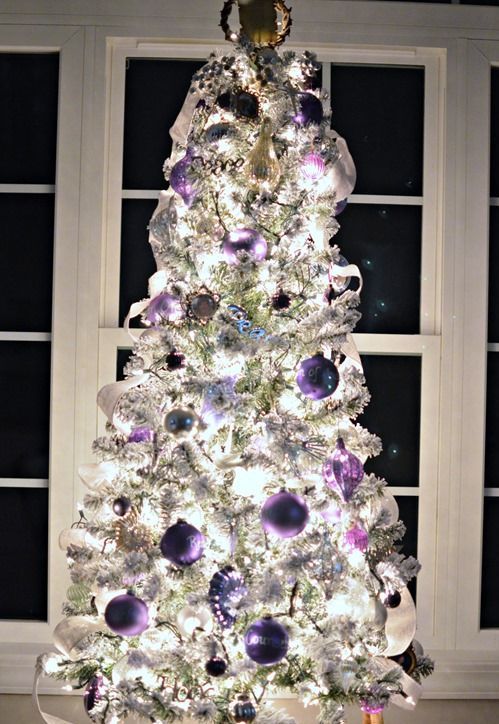 a white Christmas tree decorated with white, lilac and purple ornaments, garlands and lights is a very cool and chic idea
