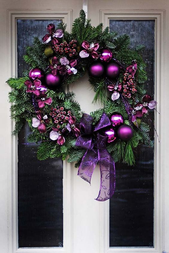 a stylish modern christmas wreath