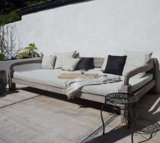 an elegant daybed of wood with chic and pure aesthetics will fit many spaces and can be even DIYed
