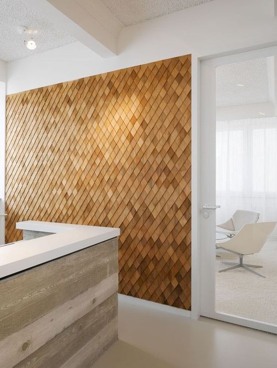 a unique textural accent wall clad with wooden shingles is a stylish contemporary meets rustic idea