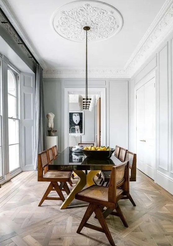 an oversized and chic ceiling medallion and an ultra-modern pendant lamp with white glass for a mid-century modern dining room