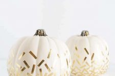chic gold confetti pumpkins are amazing for glam fall or Halloween styling and they look cool