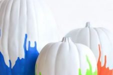 06 white pumpkins spruced up with neon green, blue and orange touches are a very fresh and bold idea for Halloween decorating