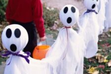 diy ghosts decorations for your outdoor space