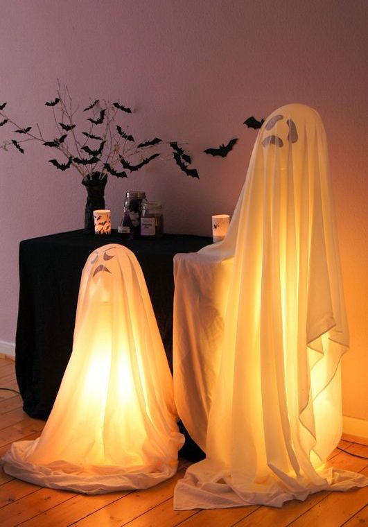 ghosts with balloons inside are great Halloween decor that you can easily make yourself anytime