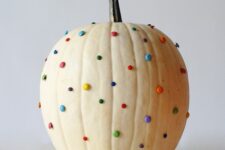 18 a last-minute Falloween pumpkin made with colorful office pins is a lovely and cool idea for fall and Thanksgiving, too