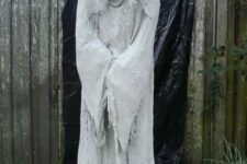 32 such a spooky ghost decoration can be made of cheesecloth and concrete, it’s amazing for outdoors
