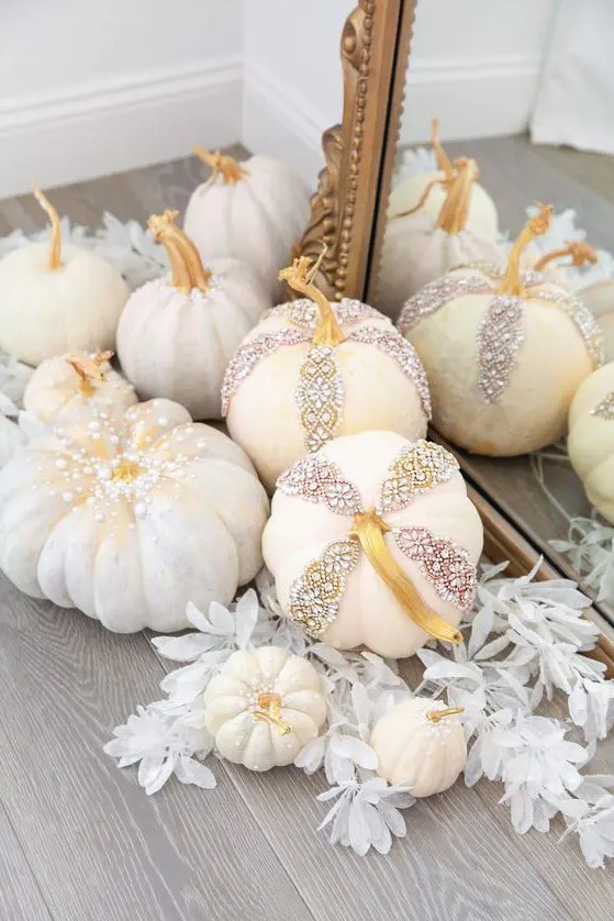 gorgeous glam Thanksgiving decor of pumpkins embellished in various ways is a pretty solution to rock