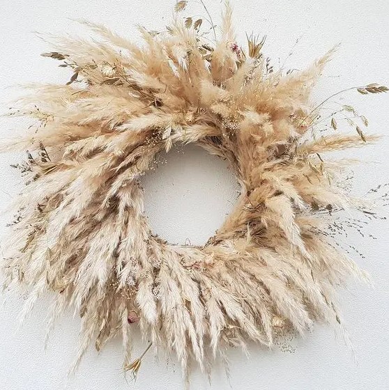 a lovely pampas grass wreath with some additional grass is a lovely and pretty solution for a fall or Thanksgiving celebration